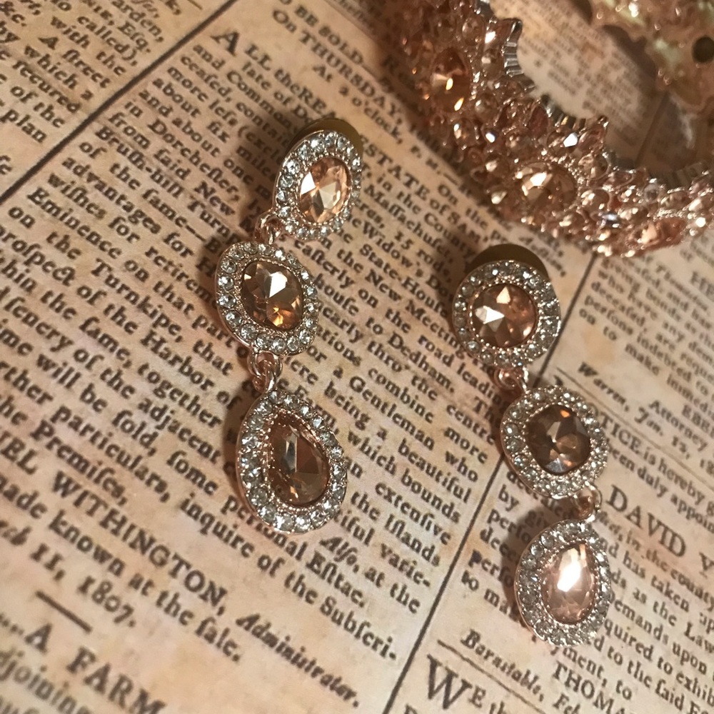 Rose gold necklace and earrings - Picture 5 of 6
